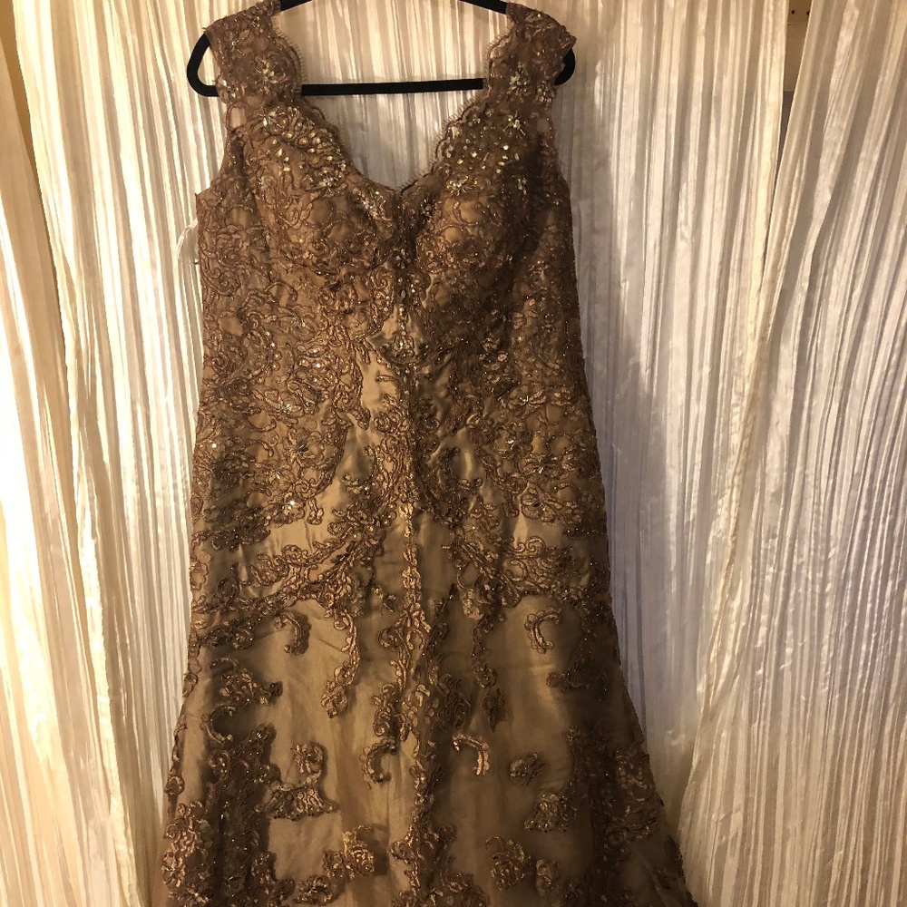 Ivonne D Mon Cheri Couture Gown - 18